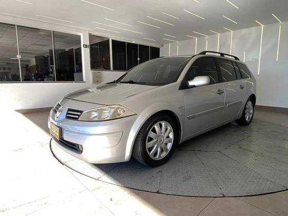 RENAULT MEGANE 1.6 DYNAMIQUE GRAND TOUR 16V FLEX 4P MANUAL RENAULT MEGANE 1.6 DYNAMIQUE GRAND TOUR 16V FLEX 4P MANUAL
